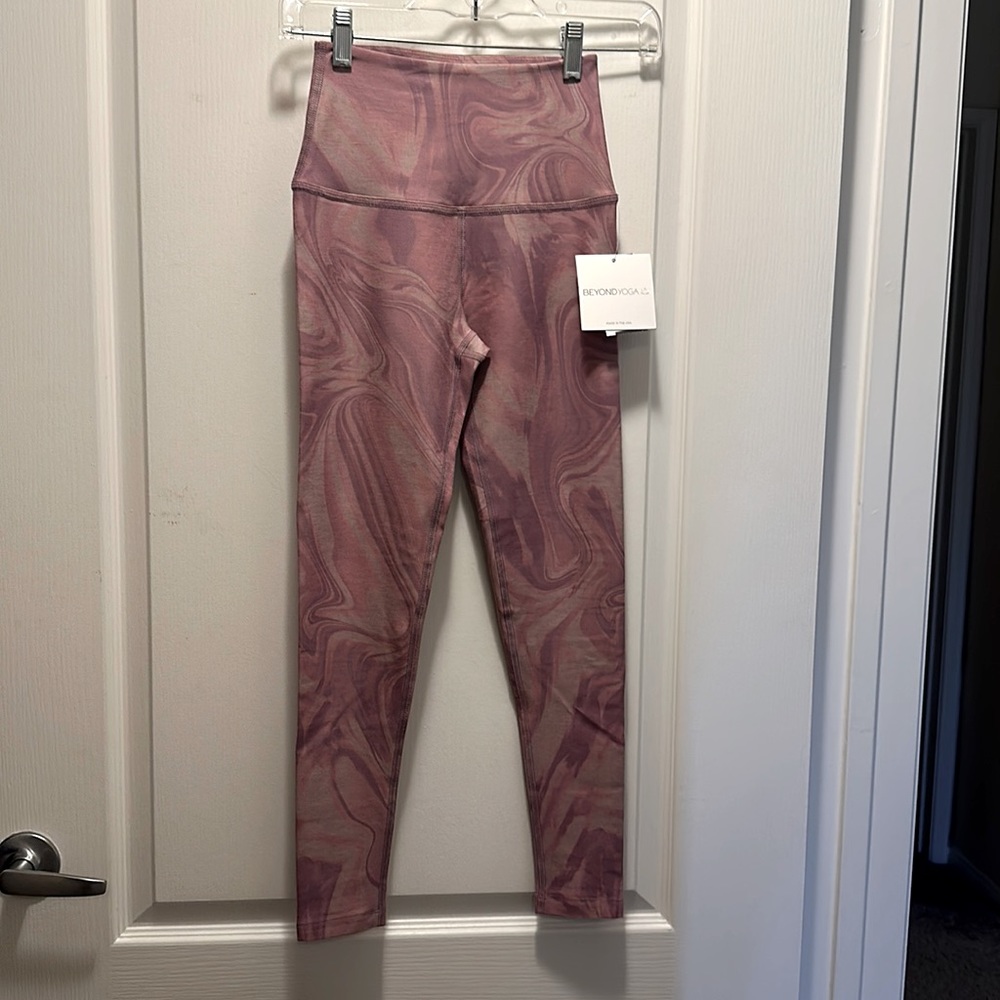 NWT Beyond Yoga Leggings Size XS